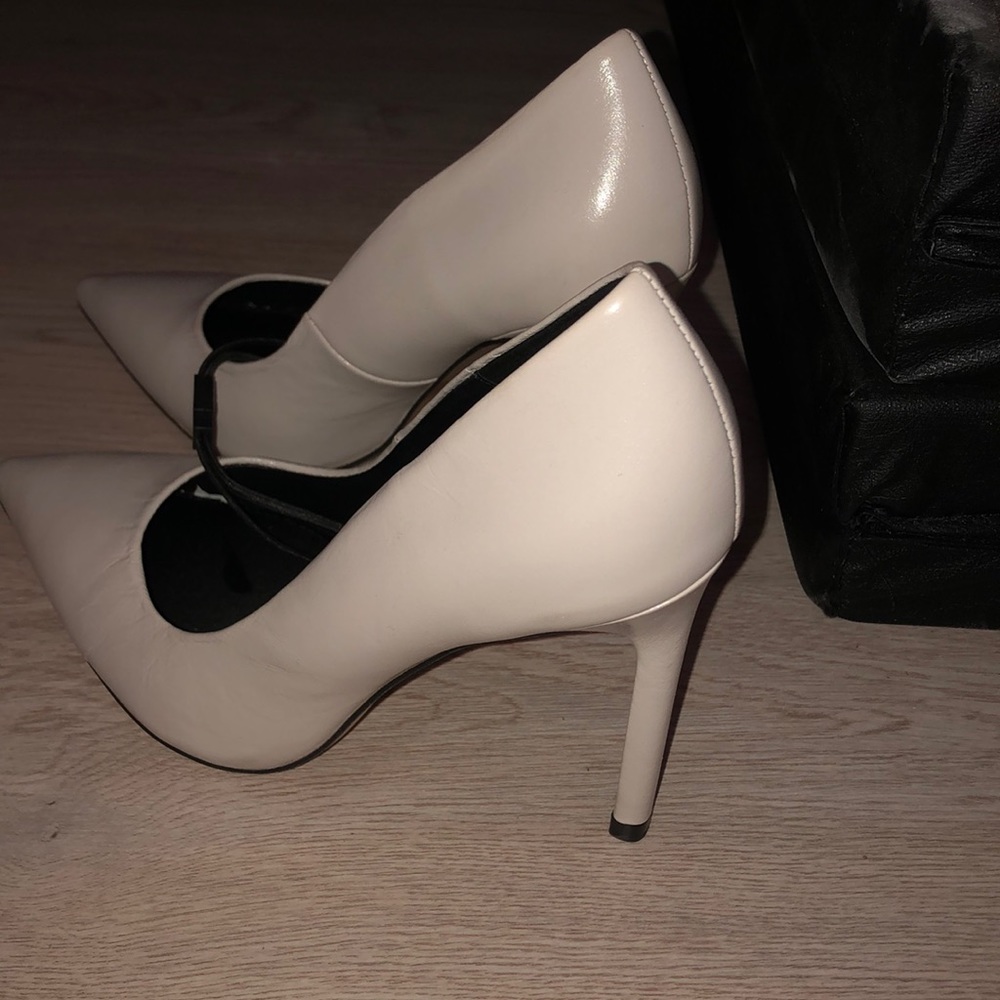Beige heels